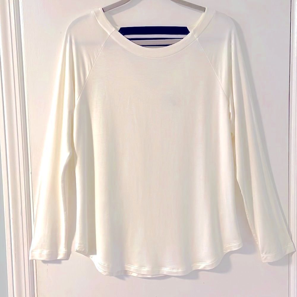 Cabi top open back detail in cream color with raglan long sleeves tunic size M